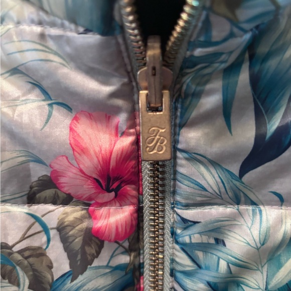 Tommy Bahama Puffer Vest - Picture 5 of 5